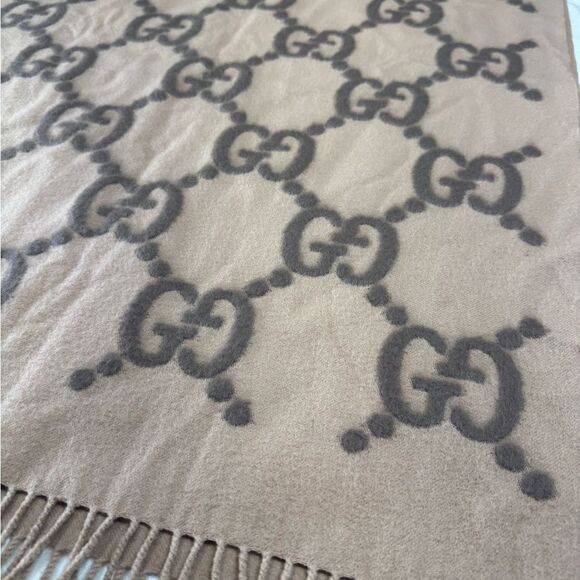 Gucci Wool/Silk Gimire Jumbo Gg Large Logo Fringe Scarf 675876 - Picture 9 of 9